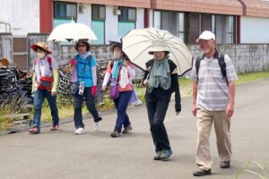 14_女性に人気の亀田さん㊨