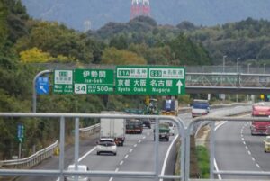 10 伊勢自動車道を超える