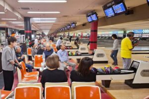 08_皆さん！元気いっぱいに投球！