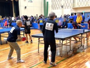 1)初戦~ダブルスからスタート!相手は殿町中です。