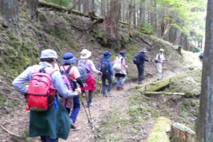 24_避難小屋のトイレに立寄ります