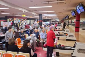 10_ボウリングを楽しまれる皆さん！