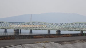 23 黄砂でかすむ多度山