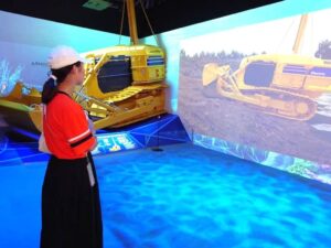 20.展示されている建機と映像、その1