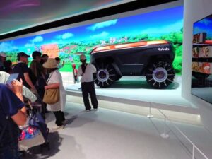 21.展示されている建機と映像、その2