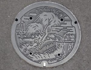 17 広重四日市のデザインのマンホール