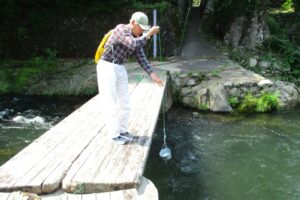 名張・地点①-6_夏見地区・宮橋で水を採取