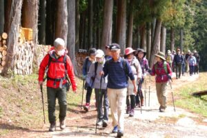 01_西教山の駐車場から出発です！