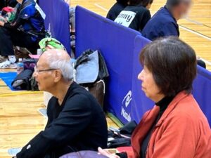 1）Moさんご夫婦_真剣に観戦されてます！