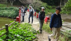 23 赤橋を渡って