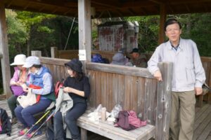 28_東屋で、昼食タイムー④