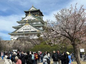 11 外国人で賑わう