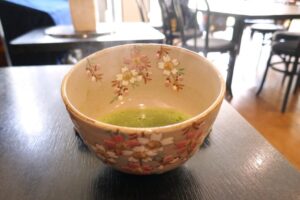 15_お茶菓子も、器も、お抹茶も最高です！