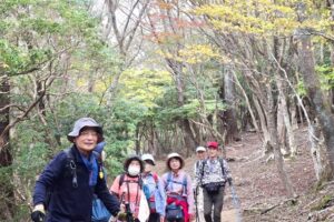 19_紅葉の下で、もう１枚