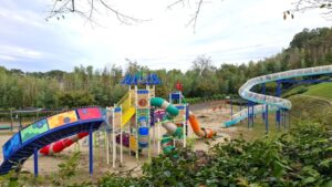 28 こどもが喜びそうな遊具がいっぱい