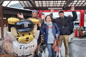 33_たぬき村内での小グループ写真-7！