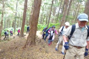 27_いよいよ経ケ峰の山頂で～す！