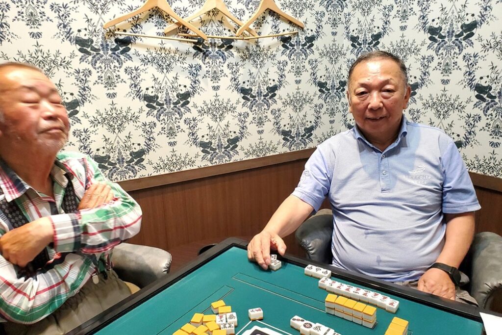 03_最初に役満(四暗刻)を上がった西村さん㊨