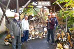 35_たぬき村内での小グループ写真-9！