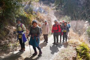 32_しばらくは、こんな道です!