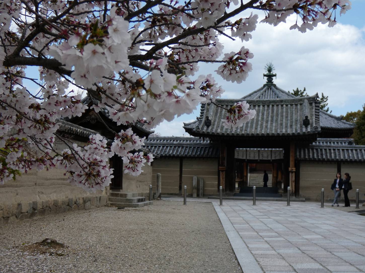 法隆寺　東院伽藍前