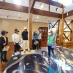 弥生の館で説明