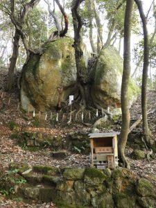 正面から見た夫婦岩