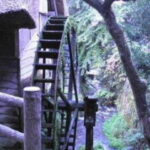 茅葺の水車小屋