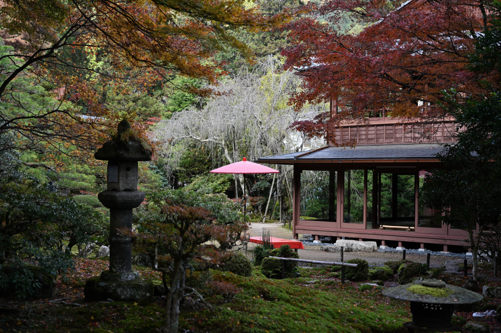 「里坊の庭園」半井 尚