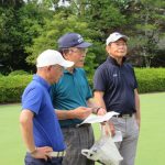 開会場所に集まる参加者