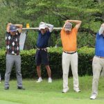 ストレッチ体操に励む参加者