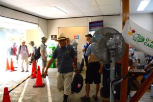 扇風機の前を占領