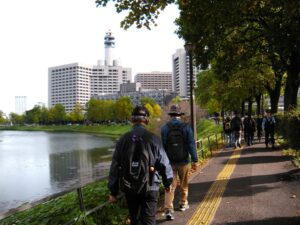 前方はTVでお馴染みの東京警視庁ビル