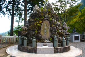 12の干支に囲まれた大山獅子です