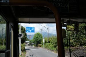 駅からバスで大山を目指す