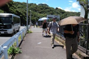 国道16号線沿いに少し歩いて