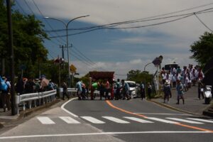 祭りの山車に遭遇しました
