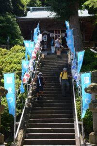 昼食休憩後、神社に参拝しました