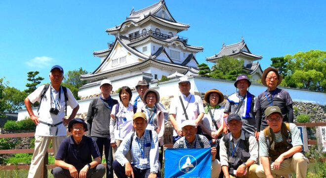 岸和田城バックに集合写真