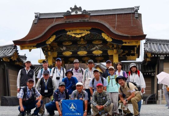 二条城　唐門前で記念撮影