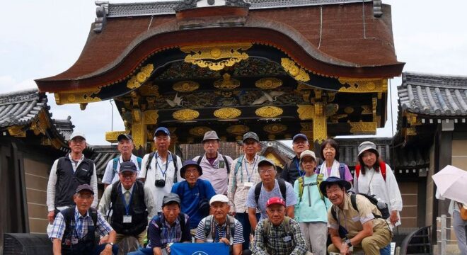 二条城　唐門前で記念撮影